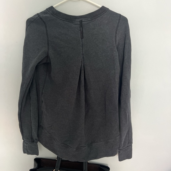 Lululemon crewneck ! size 4 - Picture 2 of 4